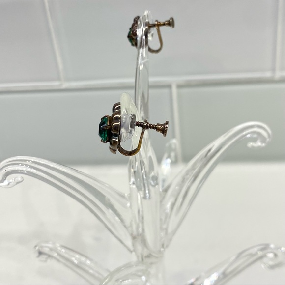 Vtg Silver Flower Screwback Earrings w Diamond Cut Green Jewel Sterling Repousse - Picture 4 of 8